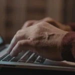 Interface numérique de retraite complémentaire sur écran d'ordinateur portable
