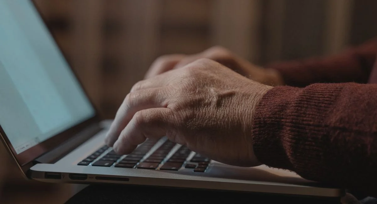Interface numérique de retraite complémentaire sur écran d'ordinateur portable